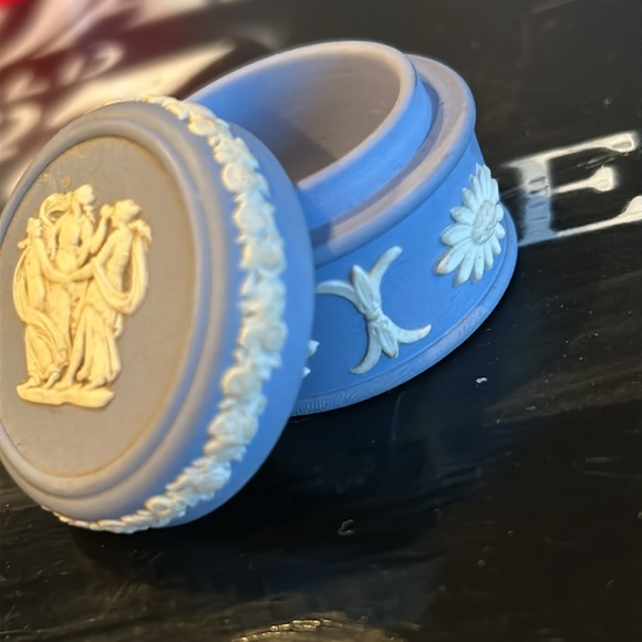 Vintage Wedgwood Blue Jasperware Mini Trinket Ring Box - Picture 5 of 7